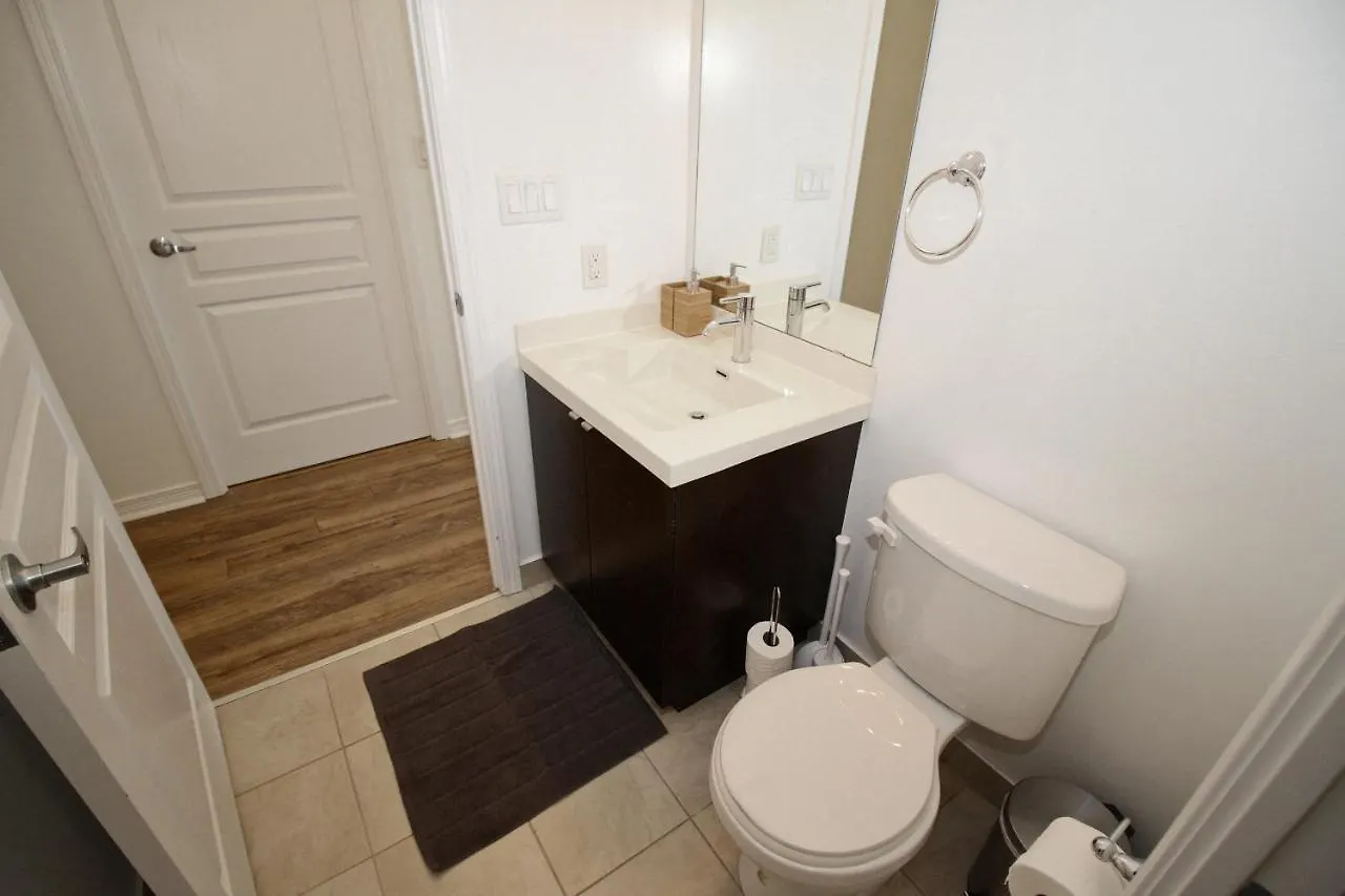 Boutique Suites - Entertainment District, Scotiabank Arena - Downtown Toronto Apartment