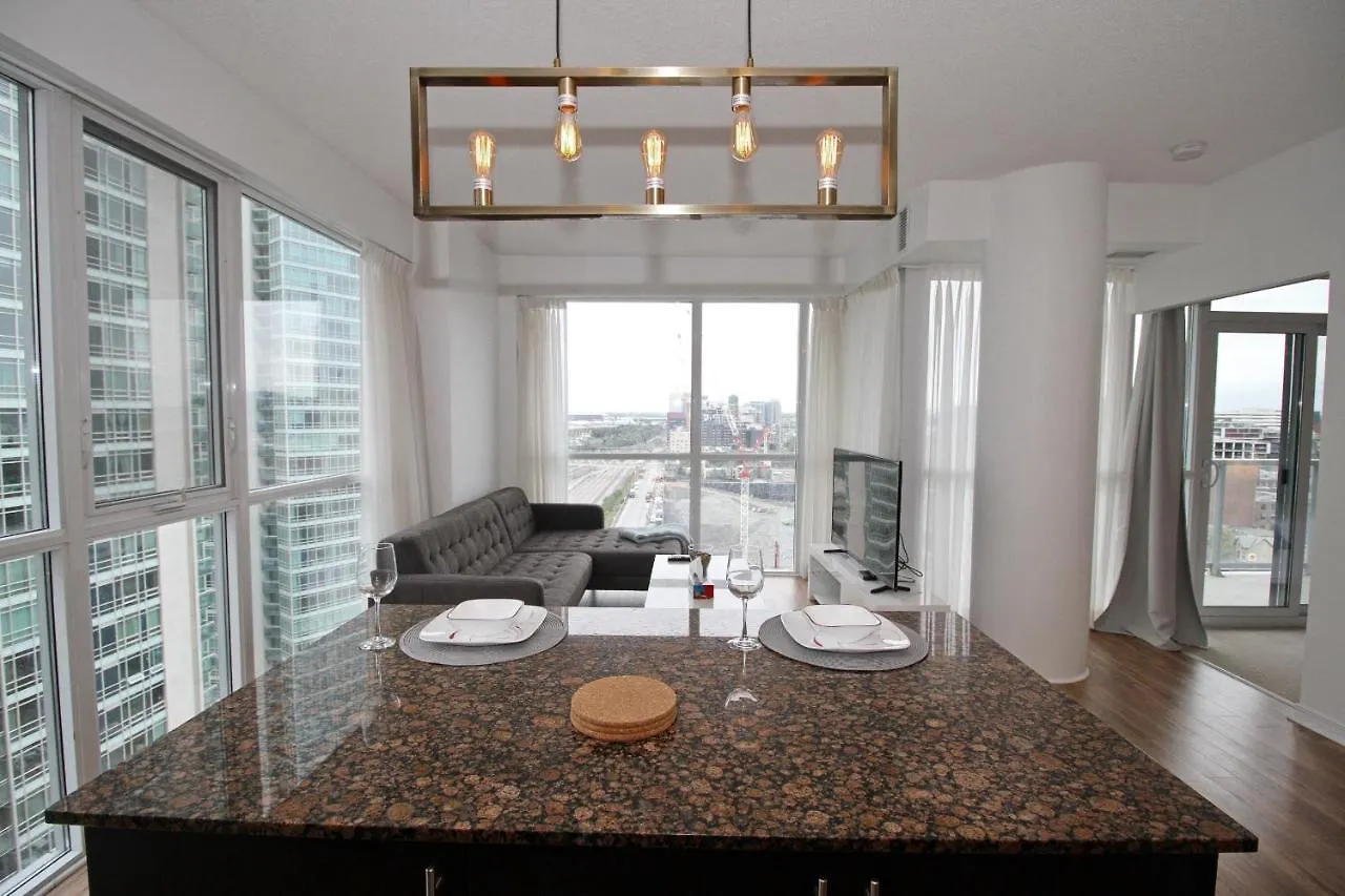 Boutique Suites - Entertainment District, Scotiabank Arena - Downtown Toronto Apartment